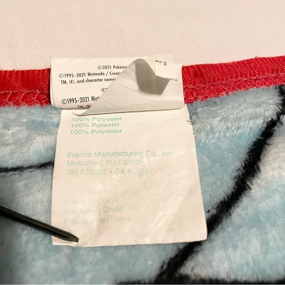 Pokemon Fleece Blanket with Pikachu Charmander Bulbasaur and Squirtle 47” x 36” - Picture 16 of 16